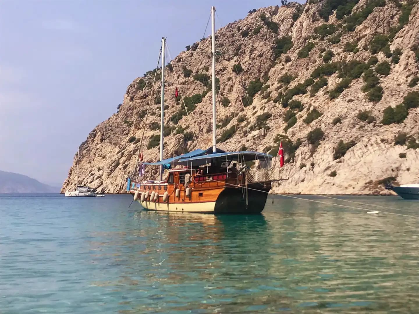 Romantik Kaçamaklardan Aile Tatillerine – Kemer’de Gulet Kiralama 8