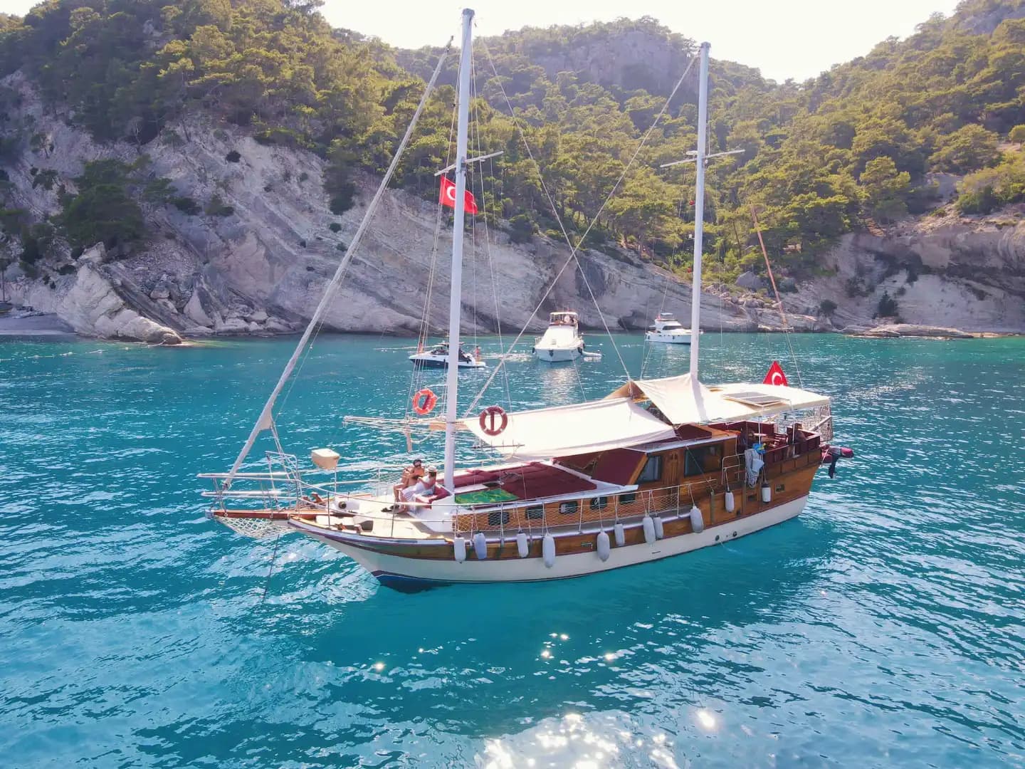 Romantik Kaçamaklardan Aile Tatillerine – Kemer’de Gulet Kiralama 3