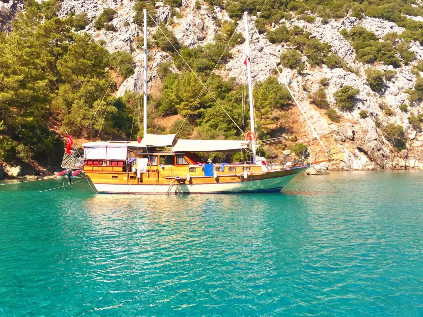 Romantik Kaçamaklardan Aile Tatillerine – Kemer’de Gulet Kiralama 7