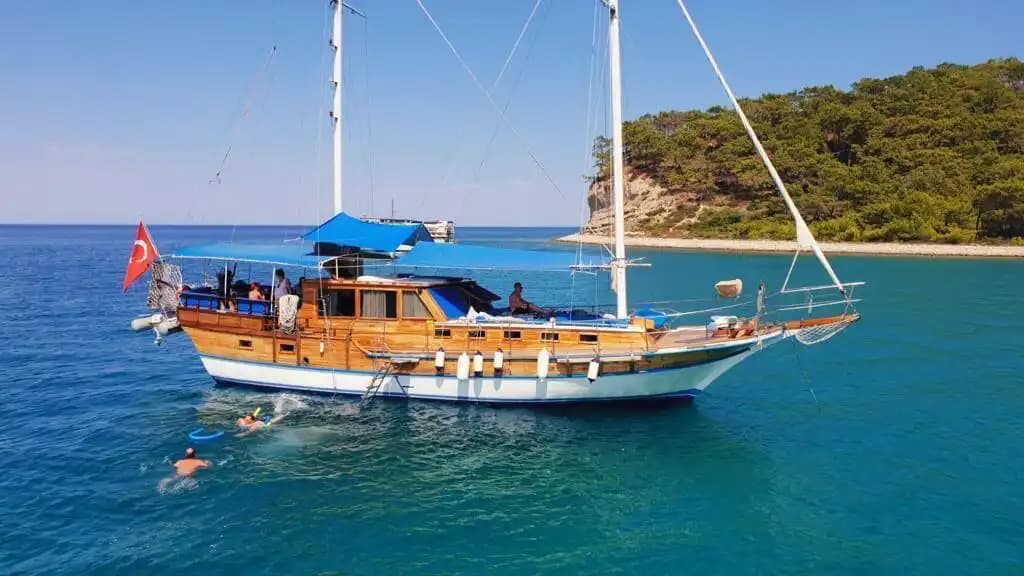 Romantik Kaçamaklardan Aile Tatillerine – Kemer’de Gulet Kiralama - Teknede Parti