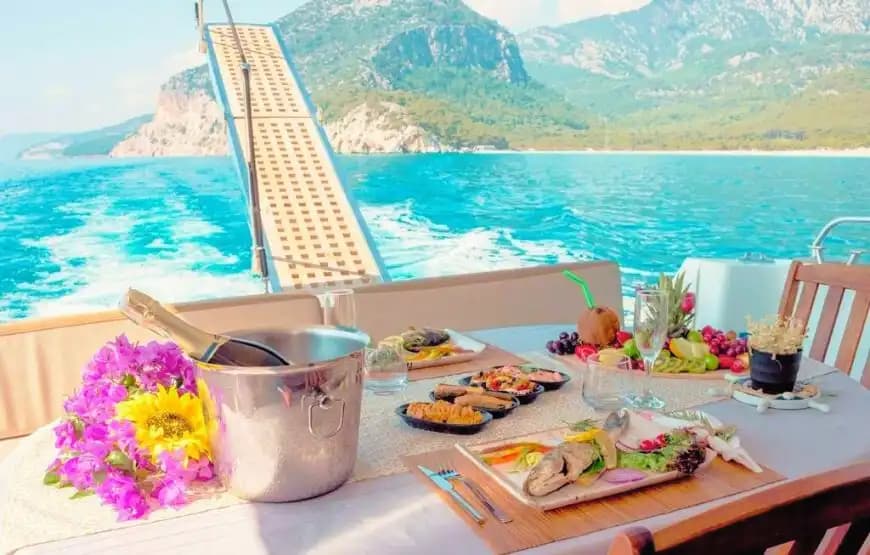 Mavi Yolculuğun En Özel Hali – 14 Metrelik Motoryat 12