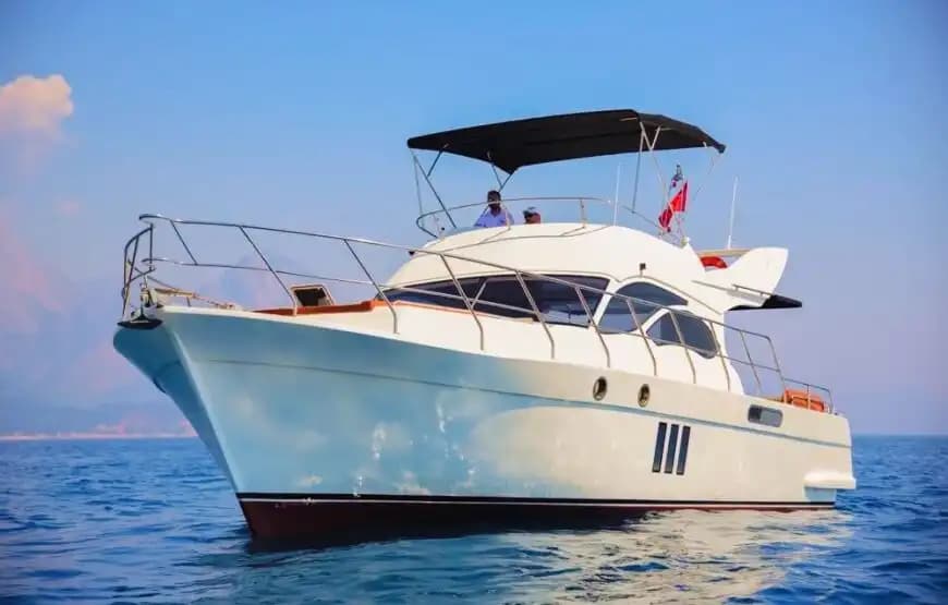 Kemer’den Hareket Eden 12 Kişilik Uygun Fiyatlı Yat Kiralama Seçeneği 2
