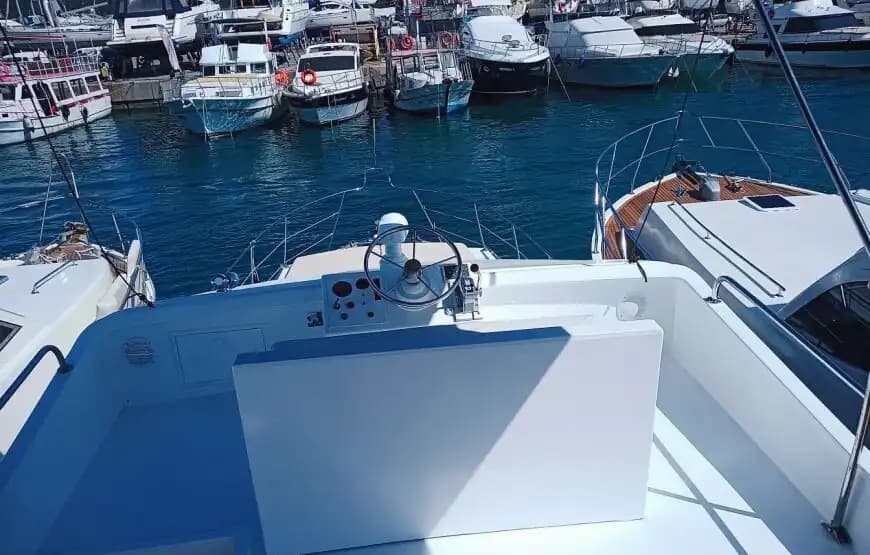 Tam Donanımlı 15 Metrelik Motoryat ile Konforlu Mavi Tur 7