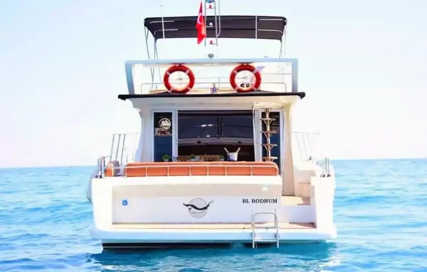 Kemer’den Hareket Eden 12 Kişilik Uygun Fiyatlı Yat Kiralama Seçeneği 4