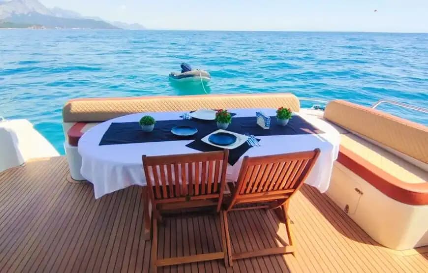 Kemer’den Hareket Eden 12 Kişilik Uygun Fiyatlı Yat Kiralama Seçeneği 5
