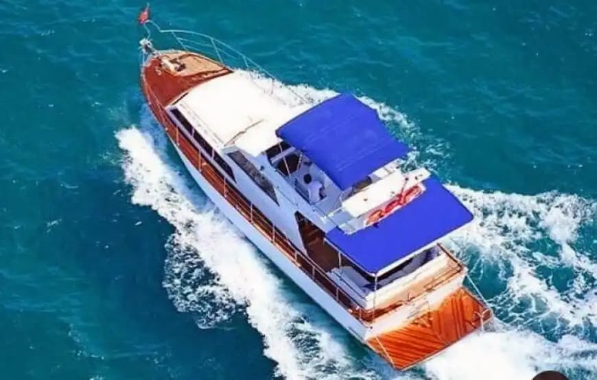Tam Donanımlı 15 Metrelik Motoryat ile Konforlu Mavi Tur