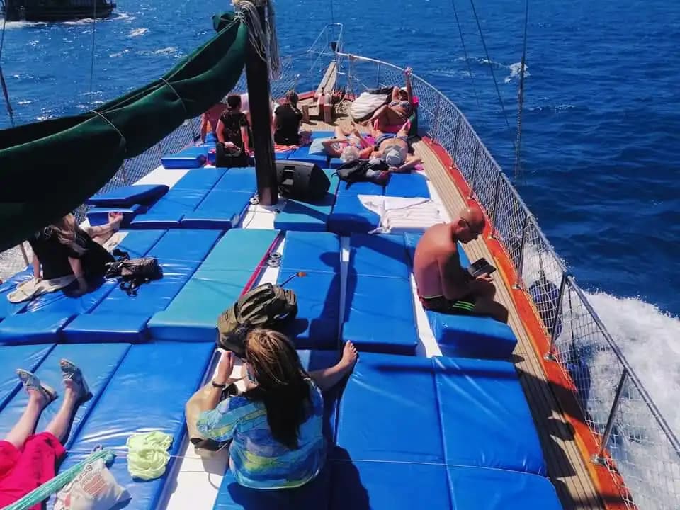 Lüks ve Eğlenceyi Birleştiren Tekne ile Unutulmaz Hatıralar 10