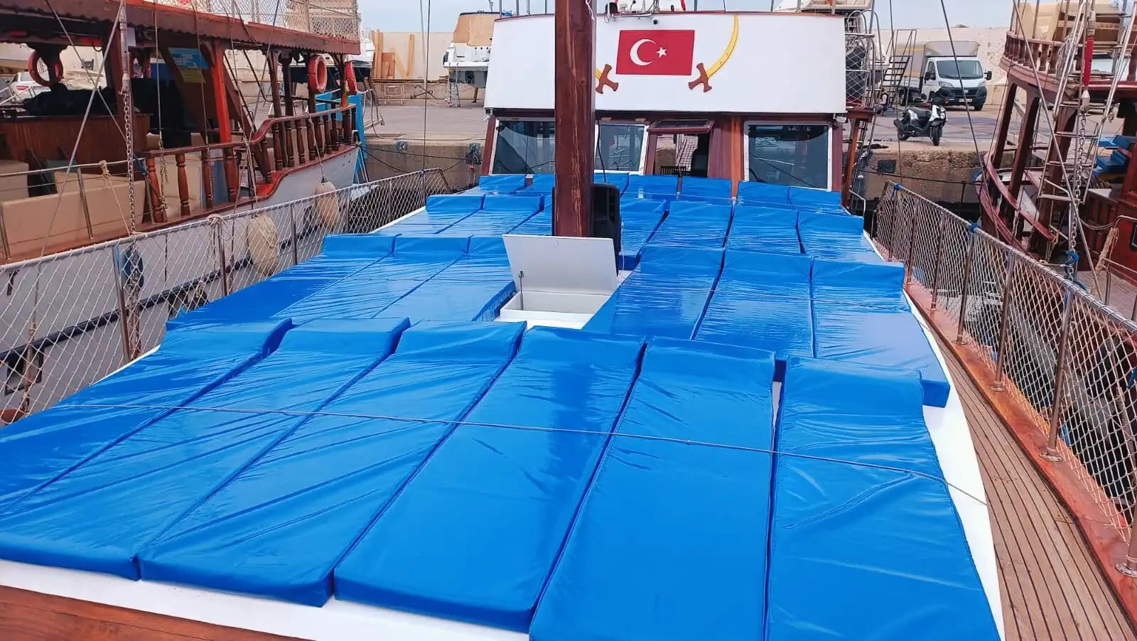 Lüks ve Eğlenceyi Birleştiren Tekne ile Unutulmaz Hatıralar 5