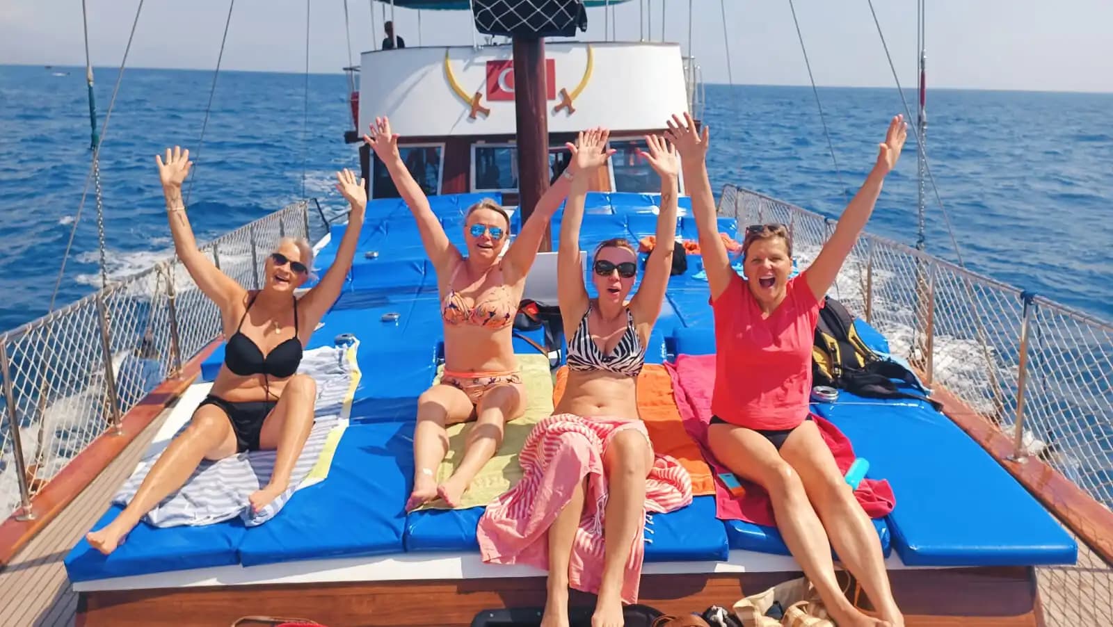 Lüks ve Eğlenceyi Birleştiren Tekne ile Unutulmaz Hatıralar 9