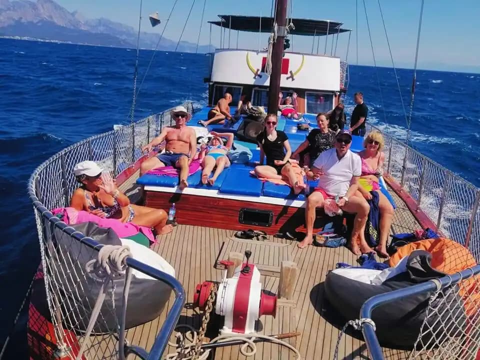 Lüks ve Eğlenceyi Birleştiren Tekne ile Unutulmaz Hatıralar 7
