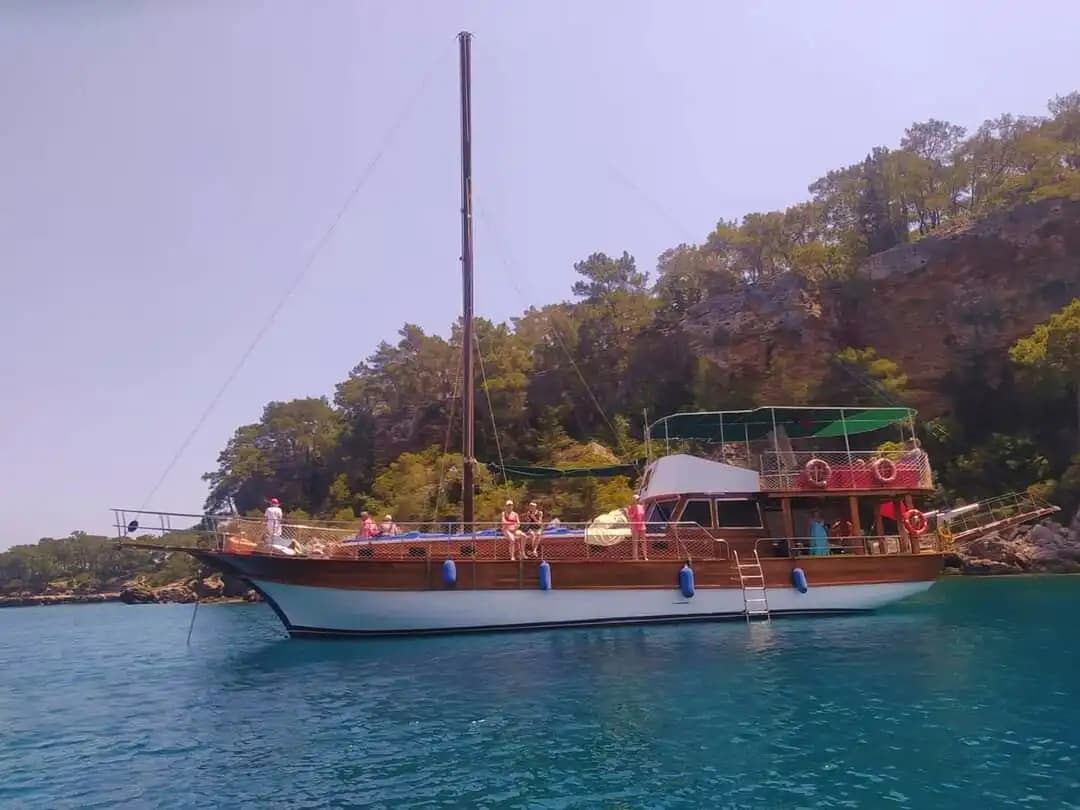 Lüks ve Eğlenceyi Birleştiren Tekne ile Unutulmaz Hatıralar 3