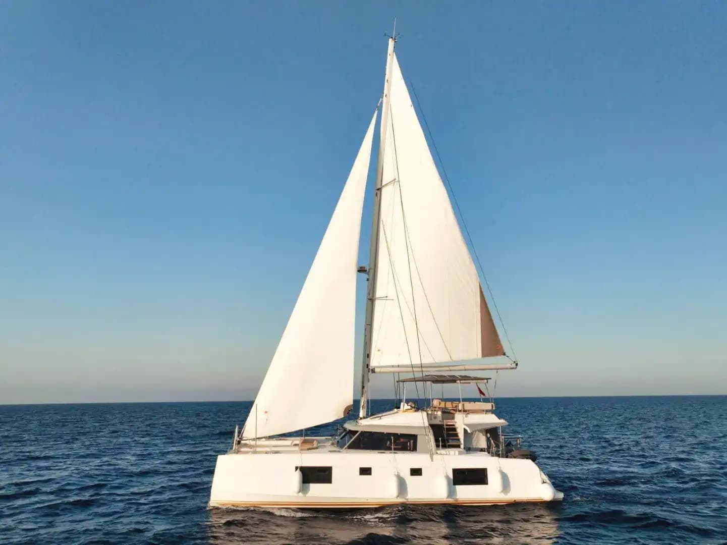 Denizde Bir Rüya: 4 Kabinli BALI Katamaran ile Tatilinizi Planlayın! 9