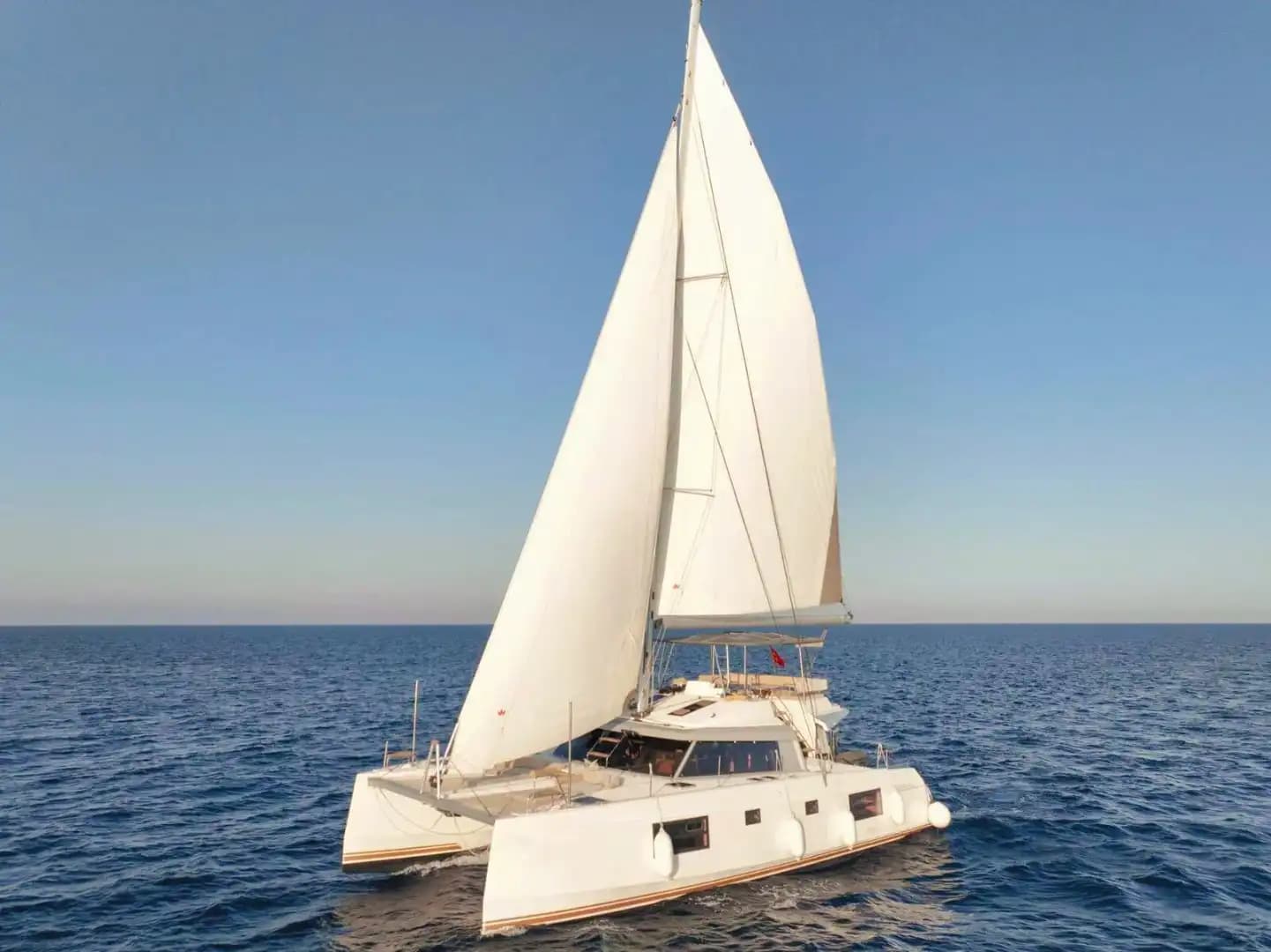 Denizde Bir Rüya: 4 Kabinli BALI Katamaran ile Tatilinizi Planlayın! 8