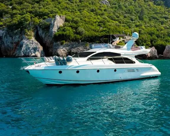 Akdeniz’in Turkuaz Sularında 3 Kabinli Azimut ile Unutulmaz Bir Deniz Tatili 8