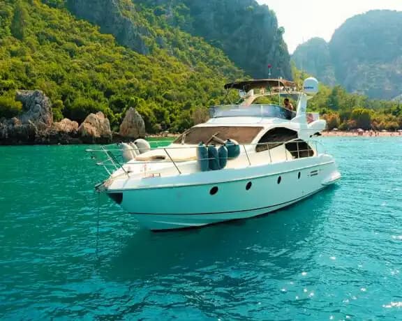 Akdeniz’in Turkuaz Sularında 3 Kabinli Azimut ile Unutulmaz Bir Deniz Tatili 2