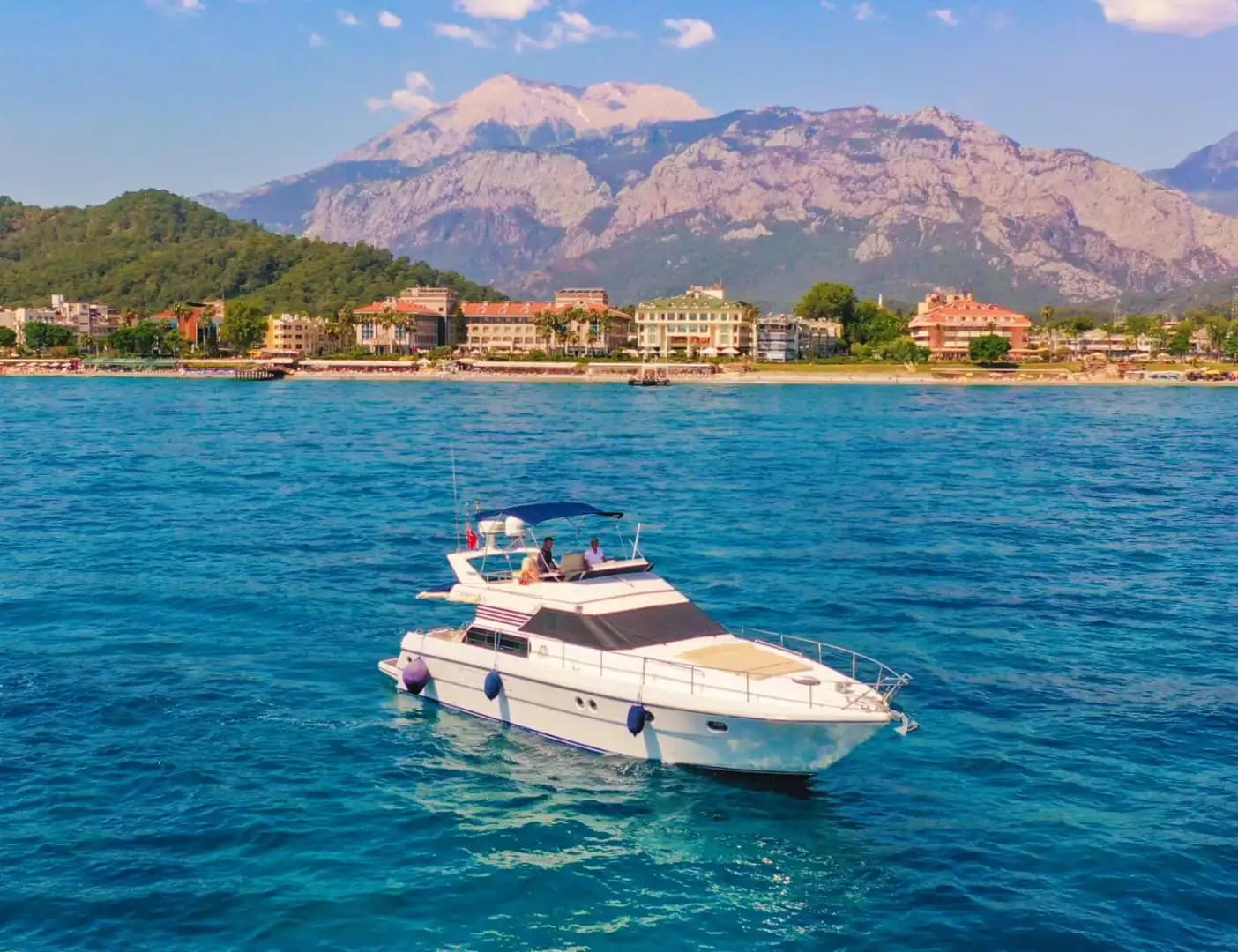 Denizin Üzerinde Lüks ve Konfor: Kemer’de Özel Kabinli Yat Deneyimi 6