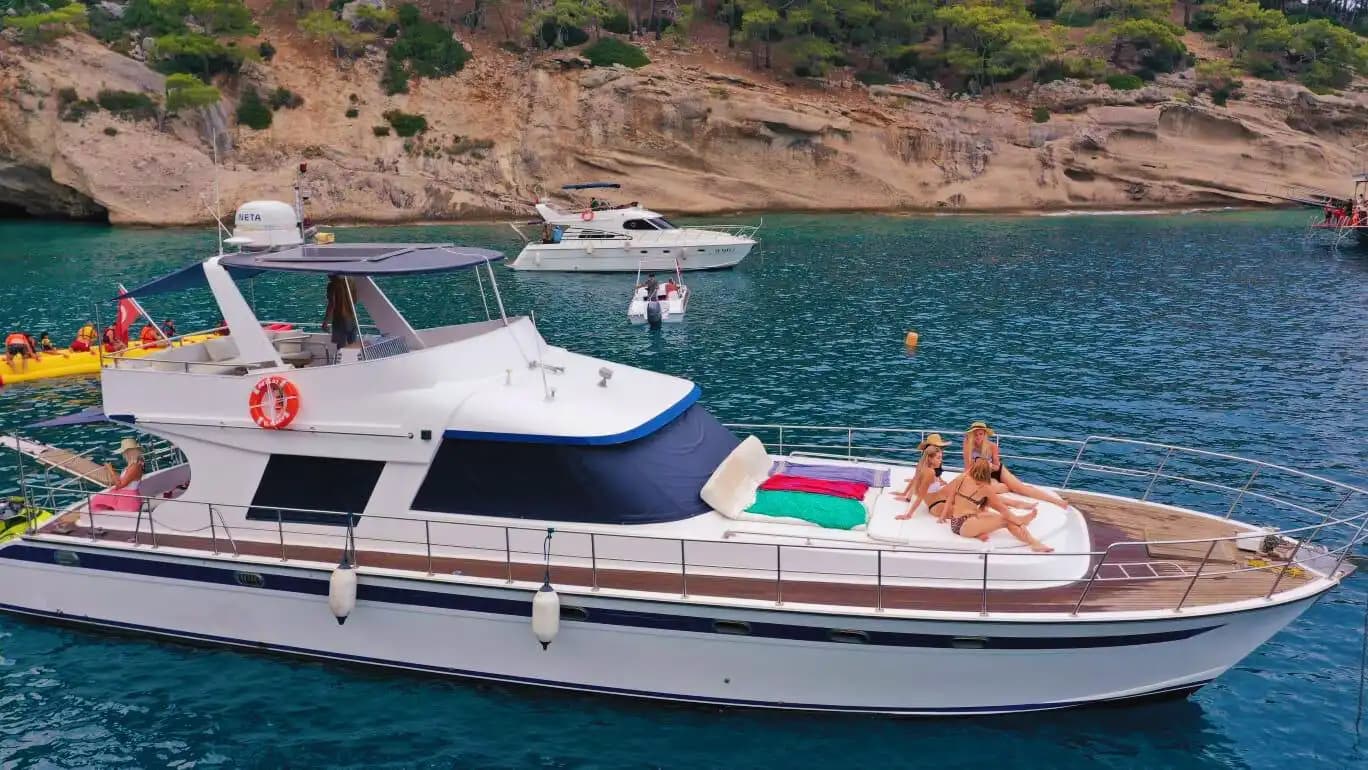Kemer'de Yakıt Dahil, 3 Mürettebatlı, 20 Metrelik Yat Sizi Bekliyor! 2