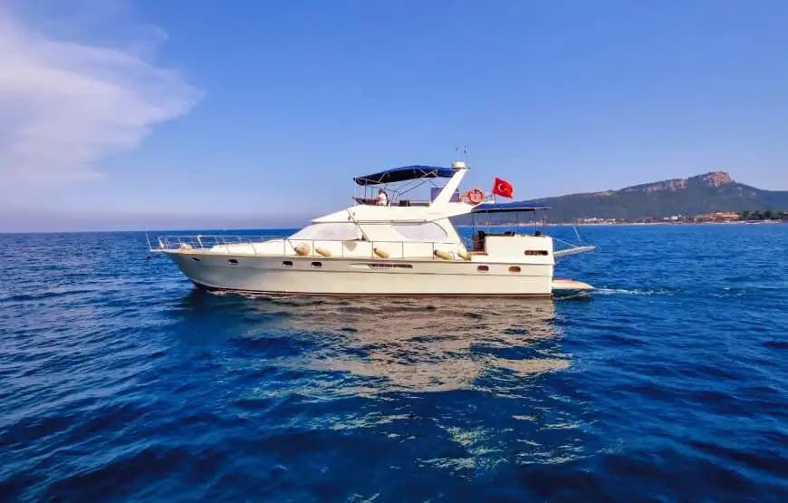 İş Toplantılarınız ve Özel Organizasyonlarınız İçin Kemer’de Motoryat Kiralama