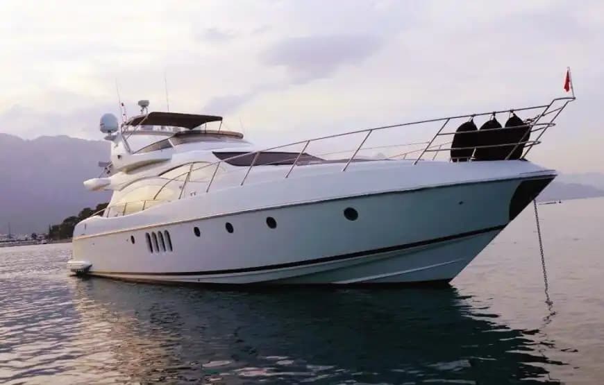 Antalya Kemer’de Azimut Marka Ultra Lüks Motoryat ile Deniz Keyfi! 7
