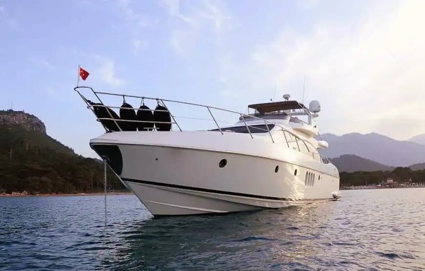 Antalya Kemer’de Azimut Marka Ultra Lüks Motoryat ile Deniz Keyfi! 8
