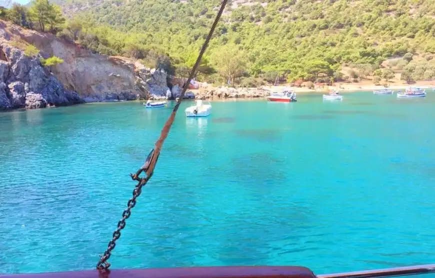 Kuşadası'nda 2 Kabinli, 4 Kişilik Konaklama Seçeneği ile Uygun Fiyatlı Deniz Tatili 7