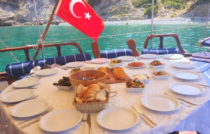 Kuşadası'nda 2 Kabinli, 4 Kişilik Konaklama Seçeneği ile Uygun Fiyatlı Deniz Tatili 8