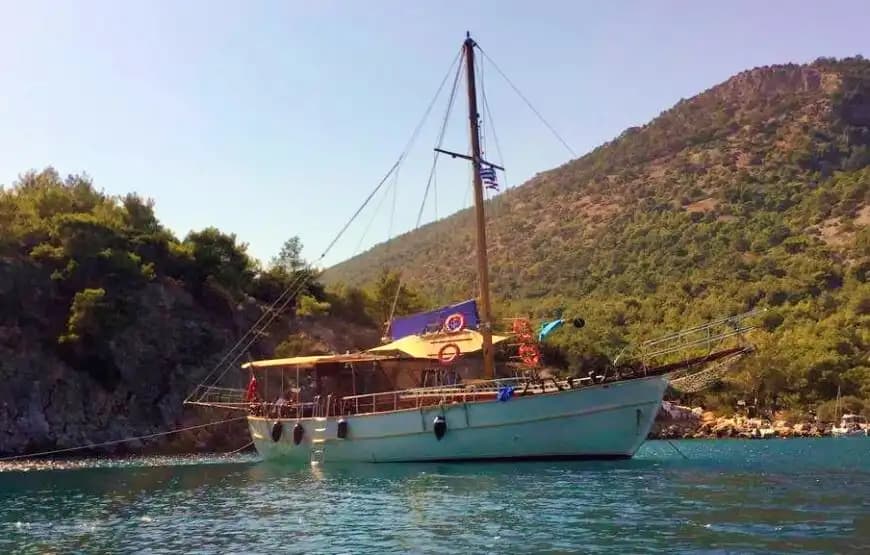 Kuşadası'nda 2 Kabinli, 4 Kişilik Konaklama Seçeneği ile Uygun Fiyatlı Deniz Tatili