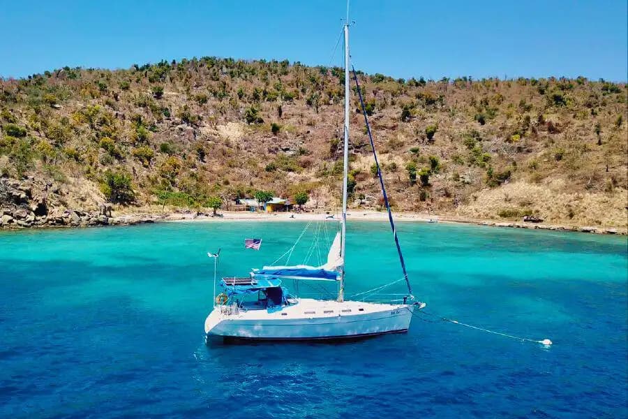 Kuşadası’nda Rüzgârın Peşinde: Beneteau Yelkenlisi ile Mavi Yolculuk! - Teknede Parti