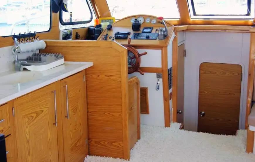 10 Kişilik Özel Yapım Motoryat ile Kuşadası’nın Eşsiz Sularında Seyir 8