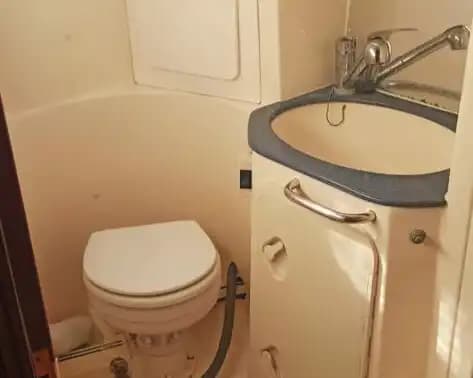 Kuşadası’nda Rüzgârın Peşinde: Beneteau Yelkenlisi ile Mavi Yolculuk! 5
