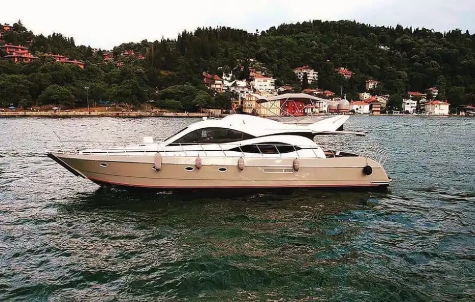 İstanbul Boğazı’nda 21 Metrelik Lüks Motoryat ile Özel Anlar Yaşayın!