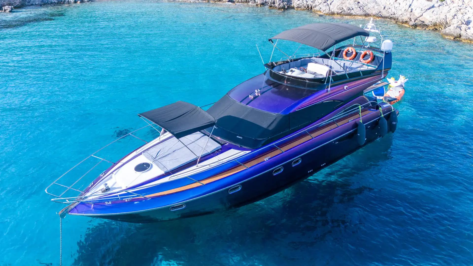 Bodrum’da Özel Yapım Motoryat ile Günübirlik ve Konaklamalı Lüks Tatil 2