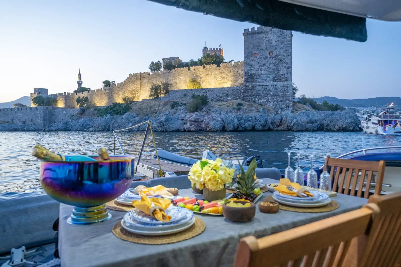Bodrum’da Özel Yapım Motoryat ile Günübirlik ve Konaklamalı Lüks Tatil 6