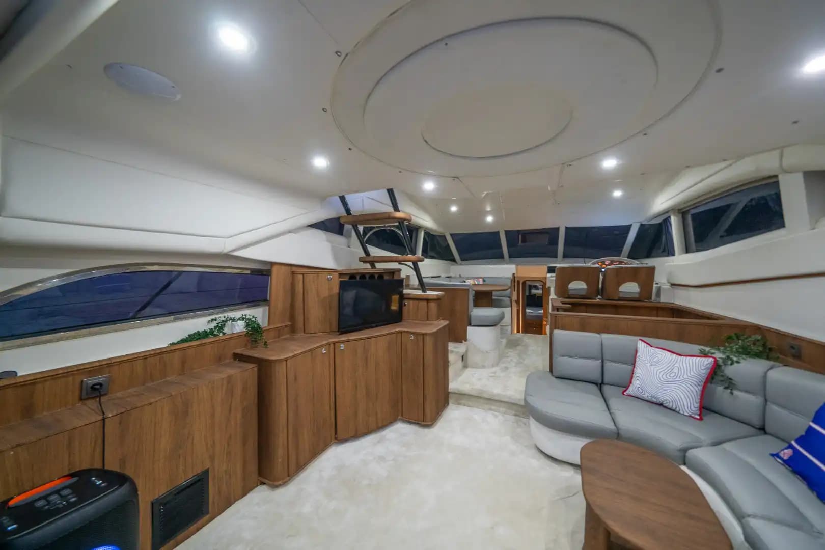 Bodrum’da Özel Yapım Motoryat ile Günübirlik ve Konaklamalı Lüks Tatil 16