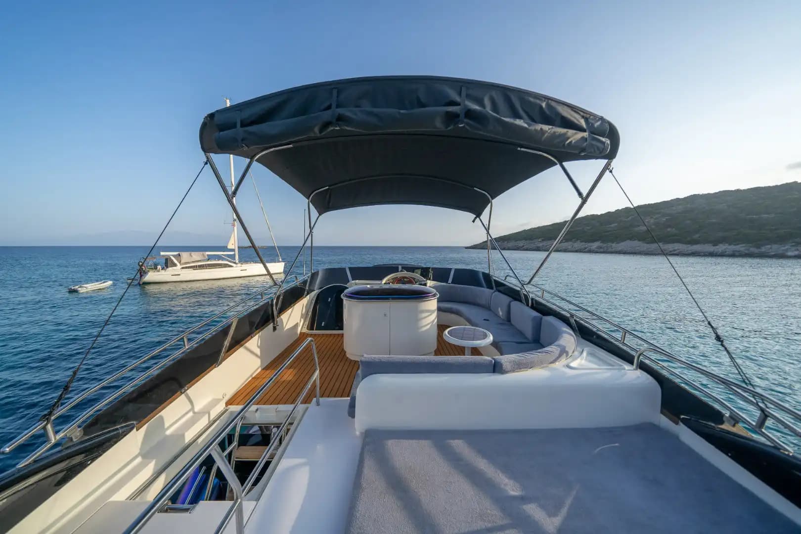 Bodrum’da Özel Yapım Motoryat ile Günübirlik ve Konaklamalı Lüks Tatil 12