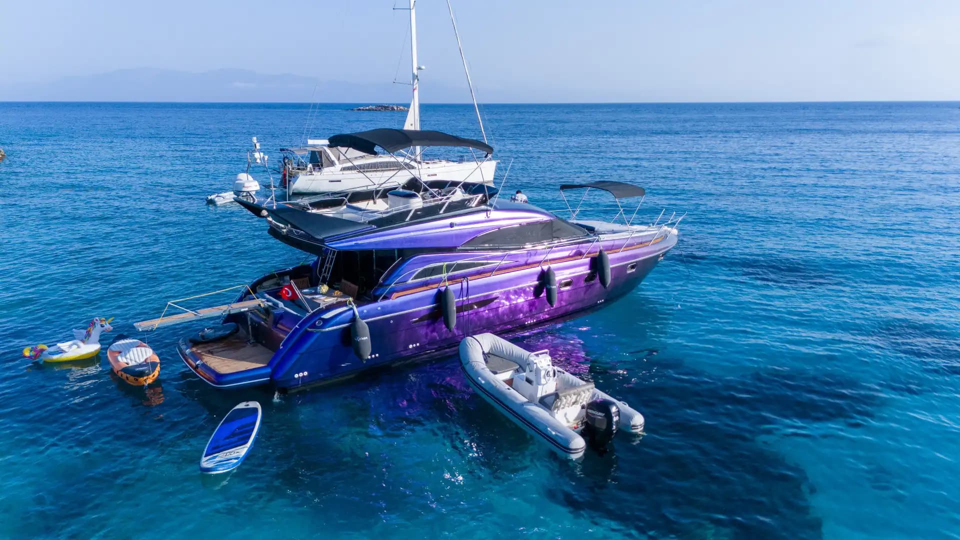 Bodrum’da Özel Yapım Motoryat ile Günübirlik ve Konaklamalı Lüks Tatil 3