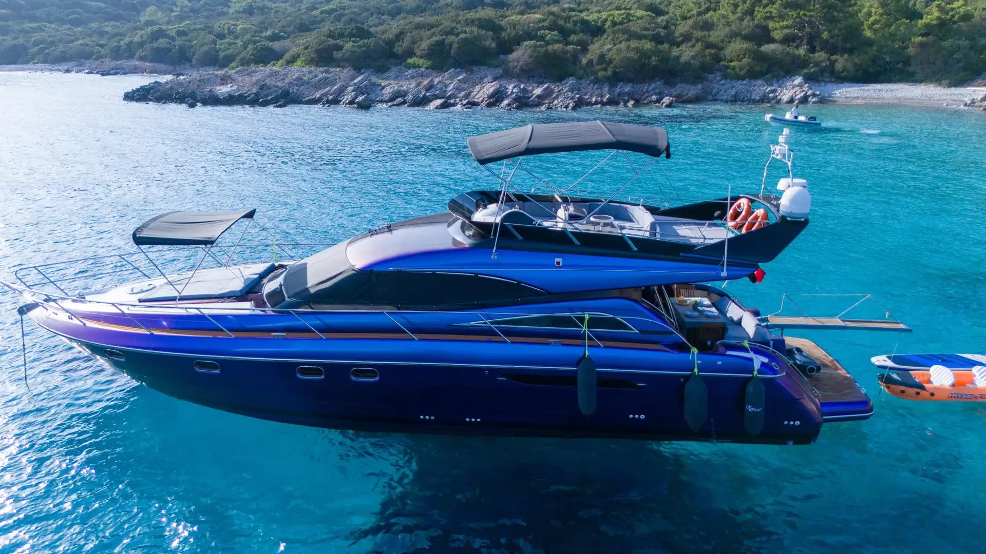 Bodrum’da Özel Yapım Motoryat ile Günübirlik ve Konaklamalı Lüks Tatil 10