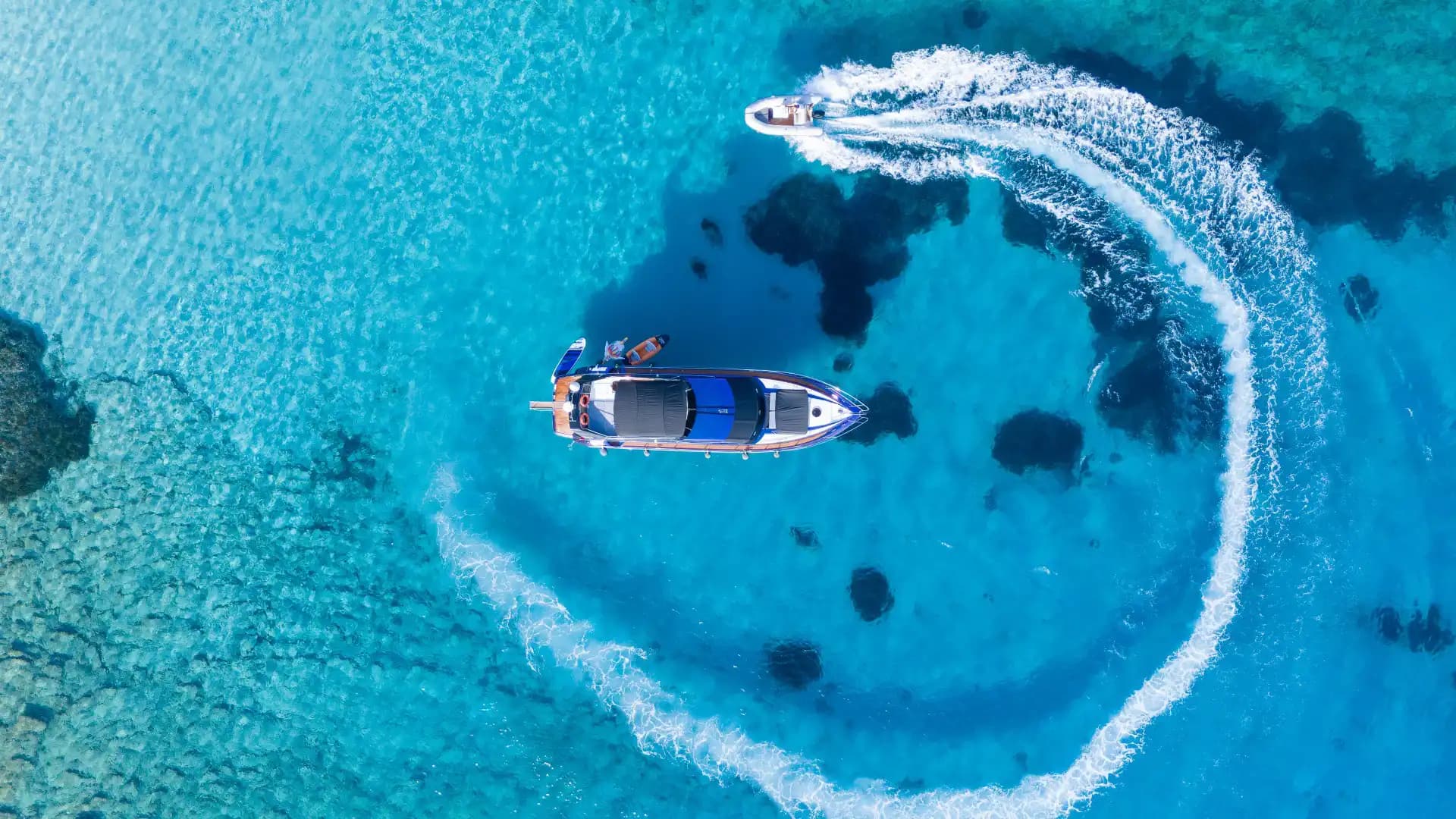 Bodrum’da Özel Yapım Motoryat ile Günübirlik ve Konaklamalı Lüks Tatil 8