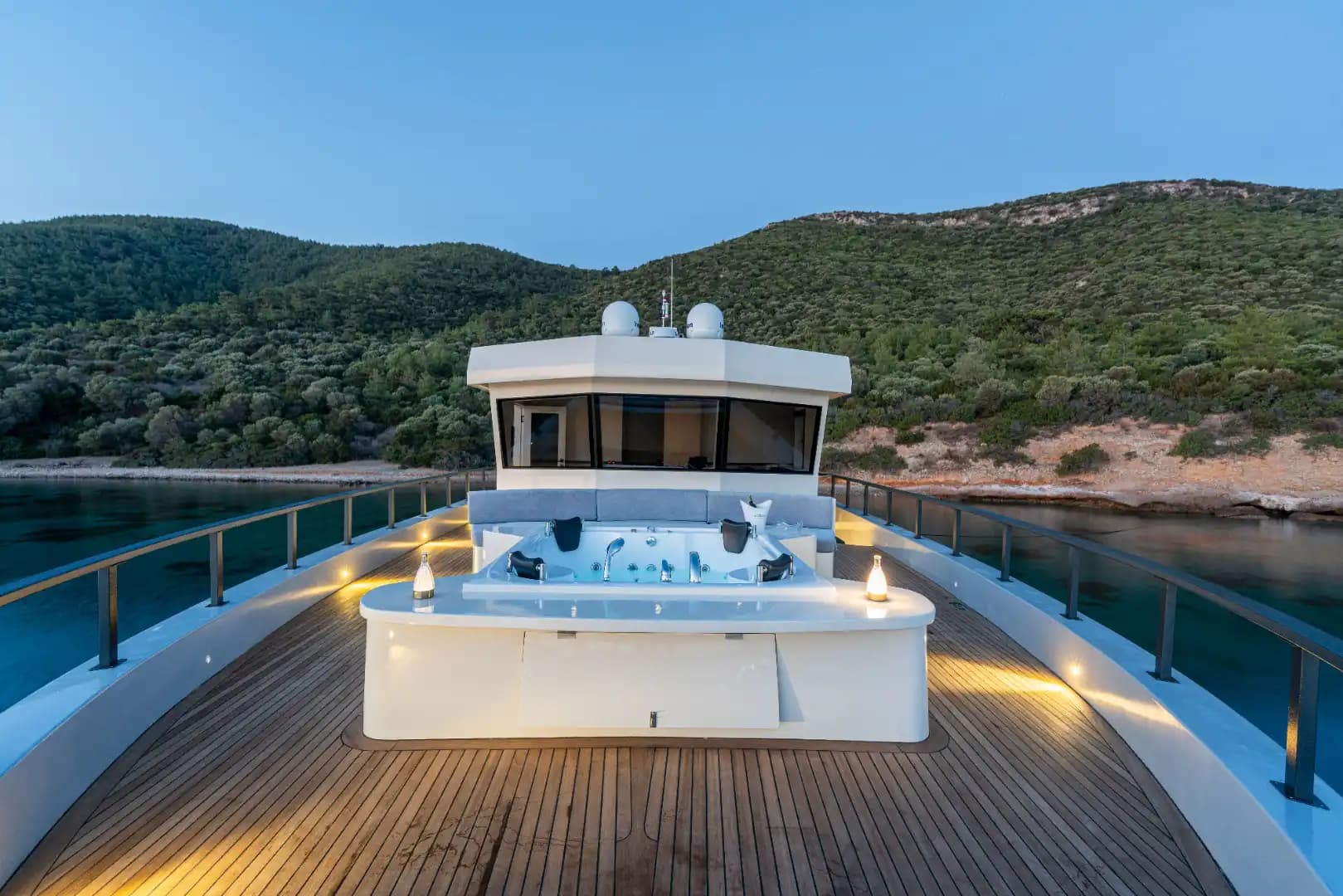 Bodrum’da Lüks Motoryat ile Konforlu Tatil: Özel Tasarım ve Benzersiz Deneyim 19