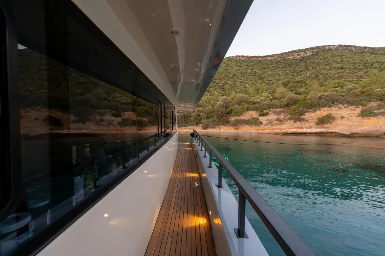 Bodrum’da Lüks Motoryat ile Konforlu Tatil: Özel Tasarım ve Benzersiz Deneyim 20