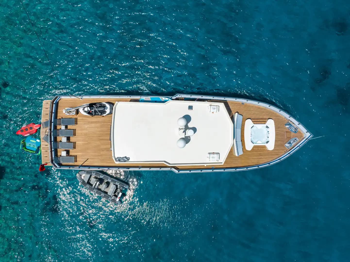 Bodrum’da Lüks Motoryat ile Konforlu Tatil: Özel Tasarım ve Benzersiz Deneyim 12