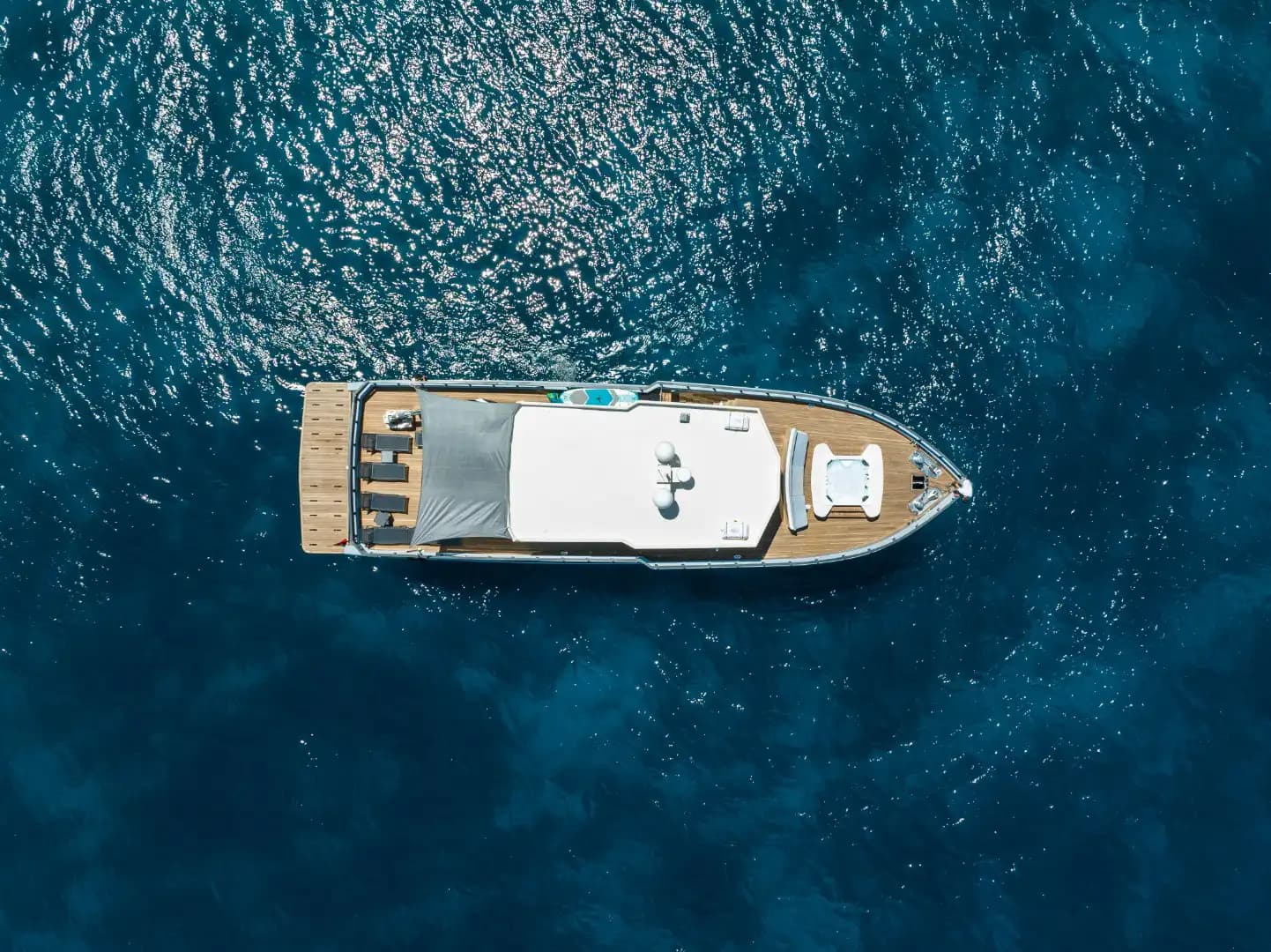 Bodrum’da Lüks Motoryat ile Konforlu Tatil: Özel Tasarım ve Benzersiz Deneyim 13