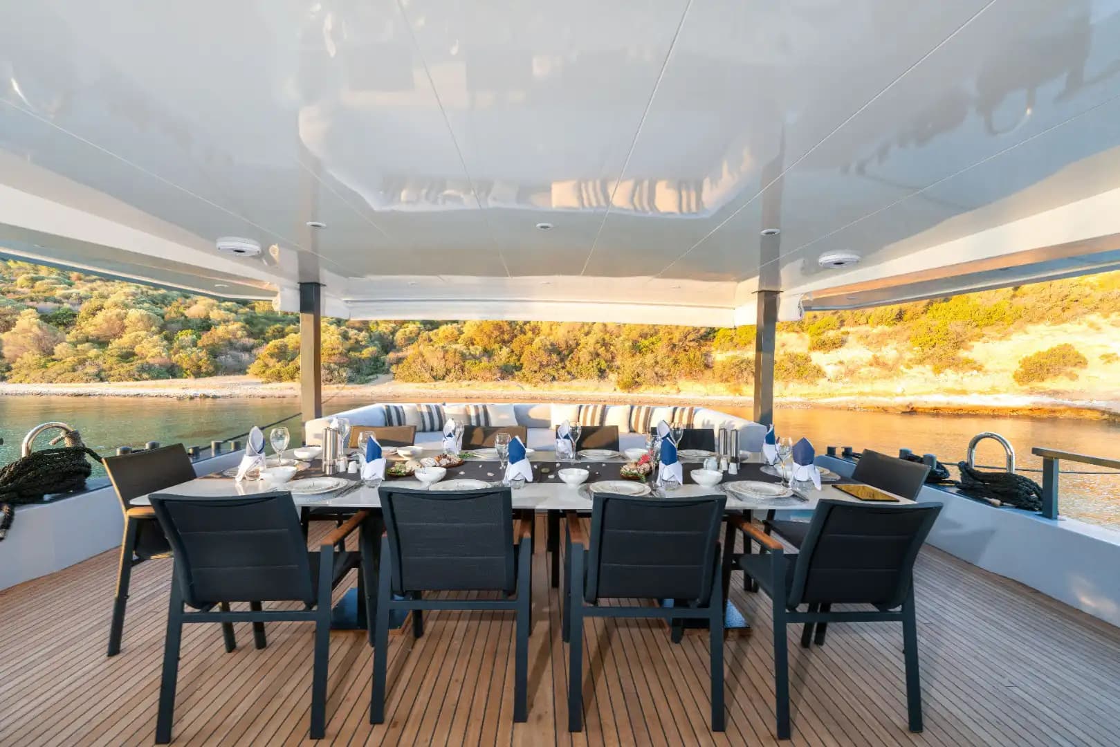 Bodrum’da Lüks Motoryat ile Konforlu Tatil: Özel Tasarım ve Benzersiz Deneyim 26
