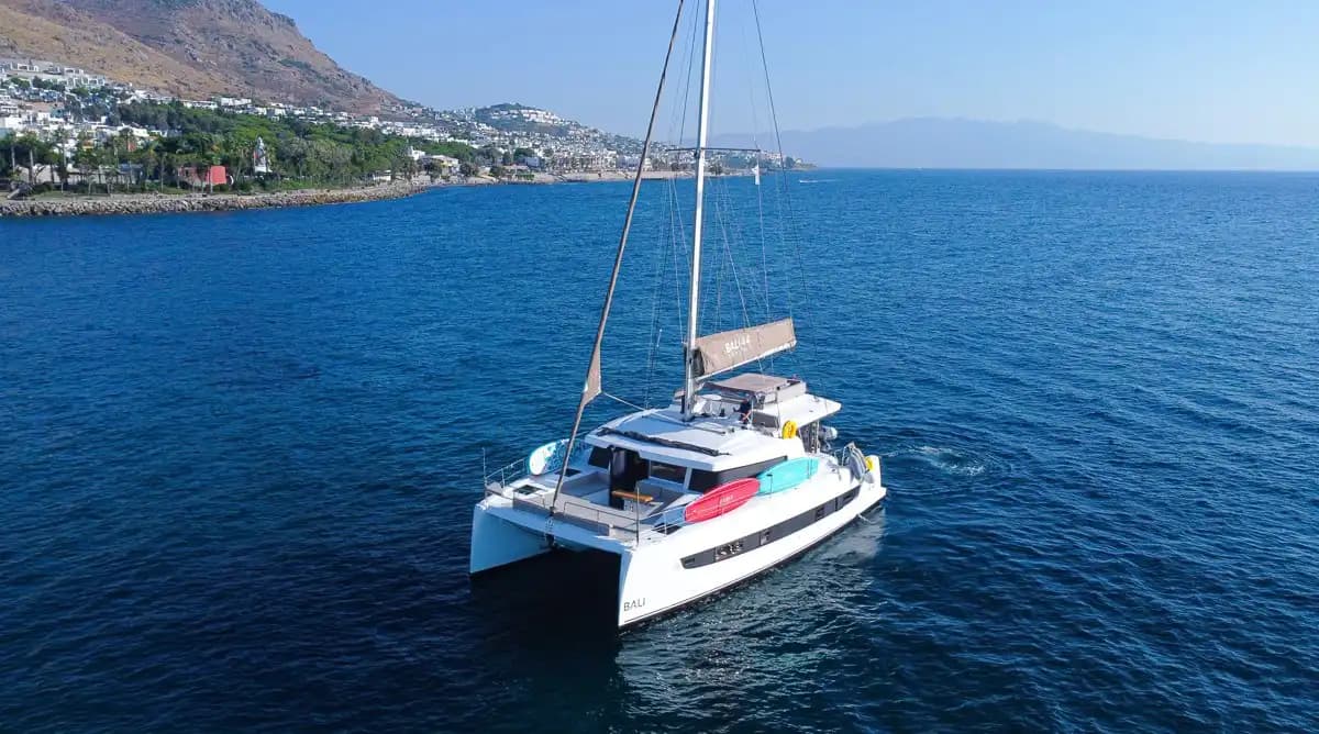 Göcek'te Bali 4.4 Kaptansız Katamaran Kiralama | 2022 Model 4+1 Kabin Bareboat - Teknede Parti