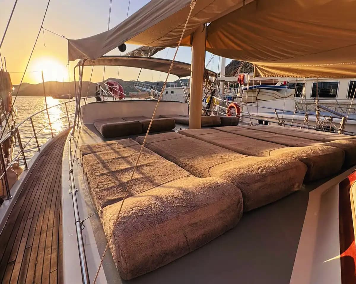 19 Metrelik 4 Kabinli Gulet ile Marmaris Bozburun’un Mavi Cennetine Kaçış 8