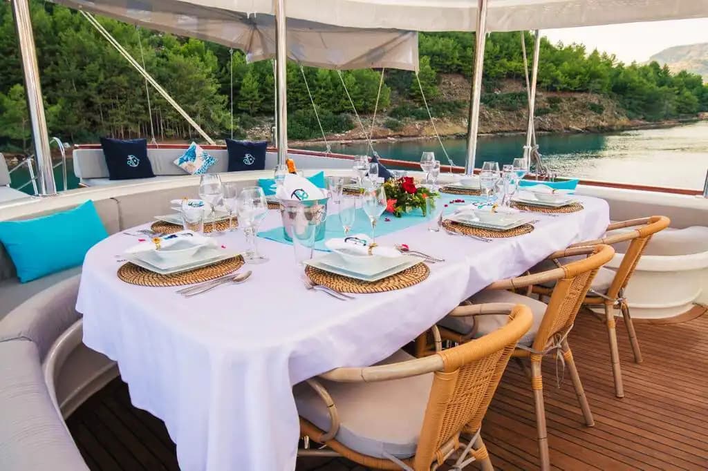 Marmaris'te 6 Kabinli, 12 Kişilik Konforlu Gulet ile Ege’nin Tadını Çıkarın 4