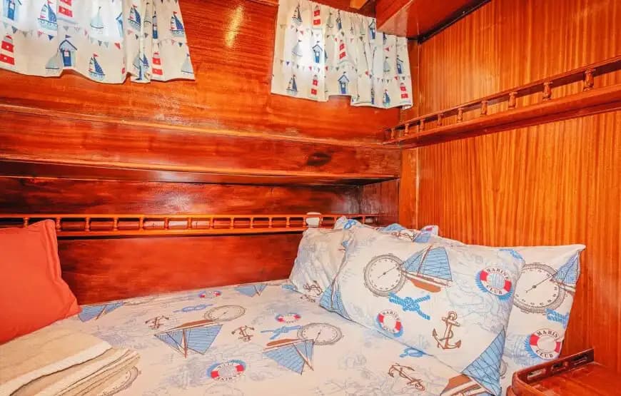 Marmaris’in Gizli Koylarını Keşfedin: Konforlu ve Şık Tekne Deneyimi 10