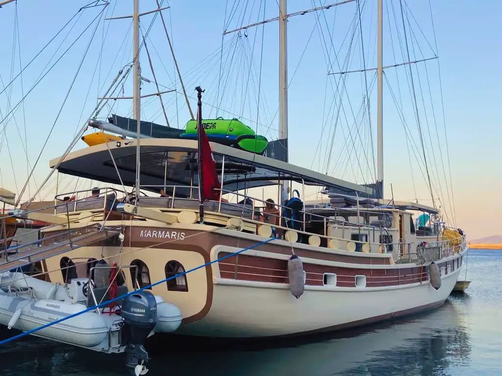 Marmaris'te 9 Kabinli Konforlu Gulet ile 18 Kişilik Özel Deniz Tatili 5