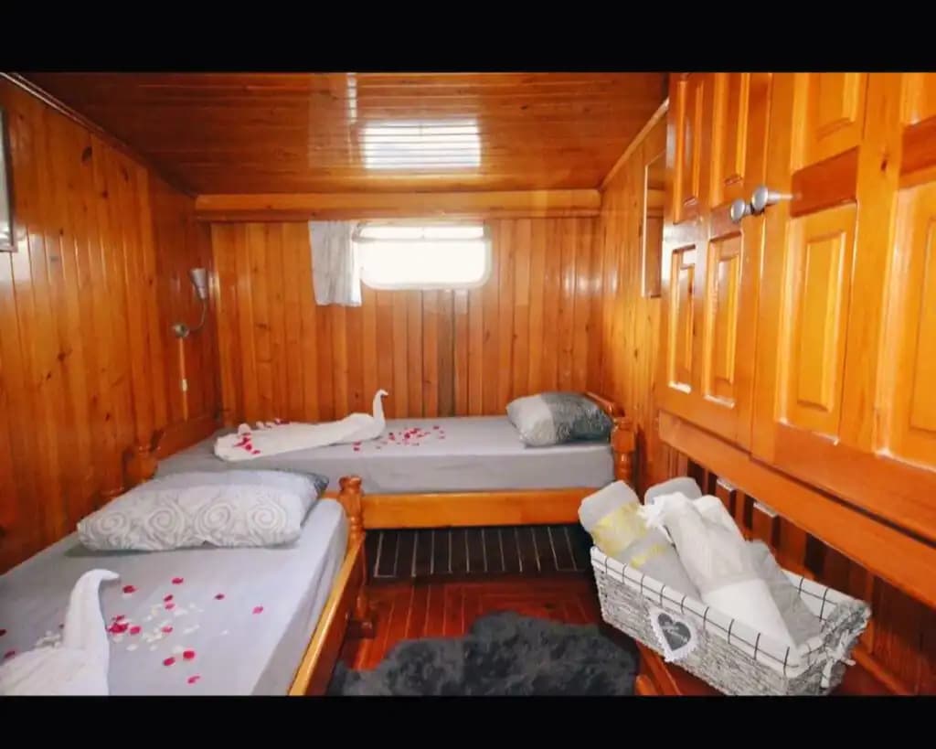 Marmaris'te 9 Kabinli Konforlu Gulet ile 18 Kişilik Özel Deniz Tatili 13
