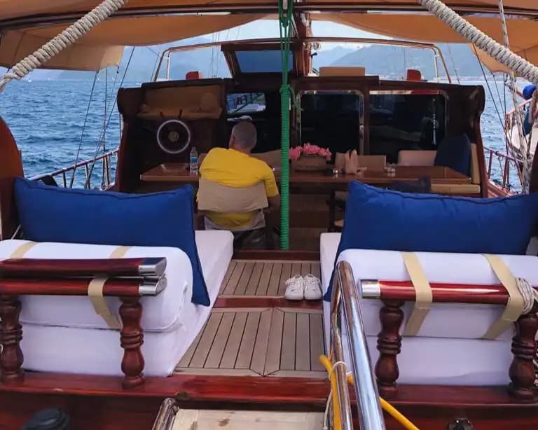 Marmaris'te Geniş Güverte ve Konforlu Kabinler ile Konaklamalı Mavi Yolculuk 4